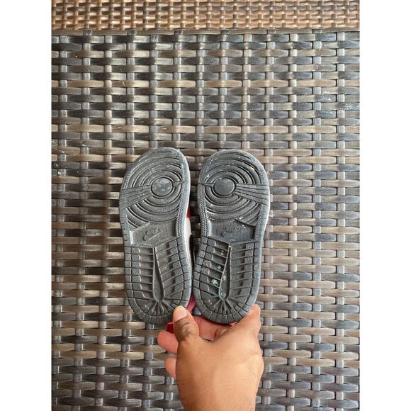 Nike  Air Jordan mids 1 kids size 10C - Picture 4 of 5